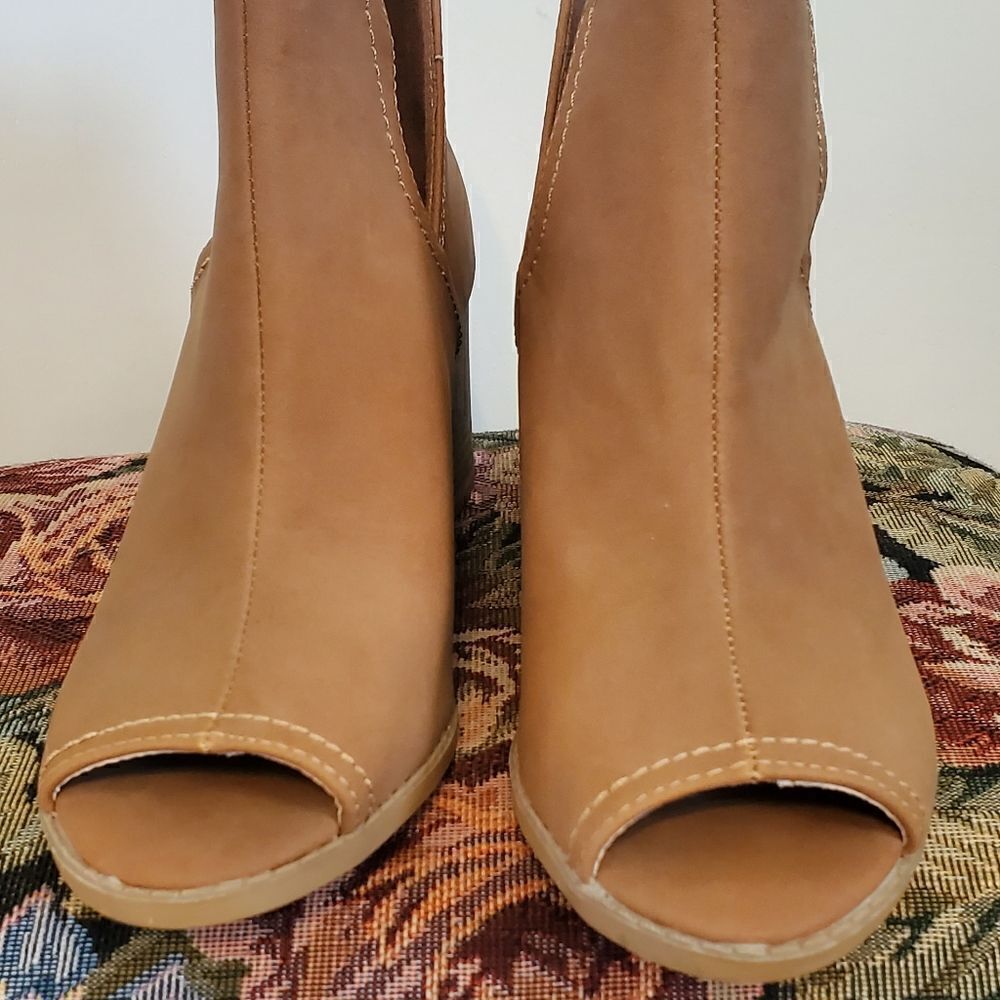 Brand new Qupid brown shoes
